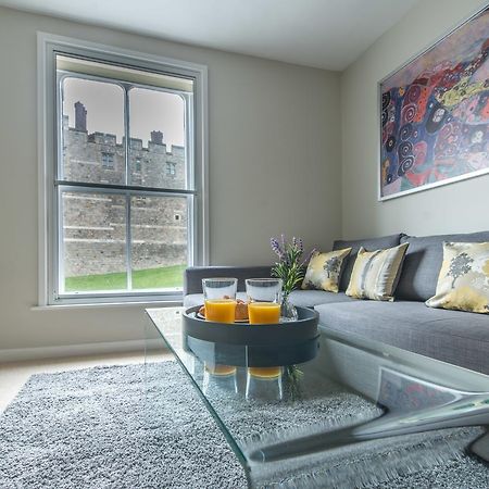 Central Windsor Apartment Facing The Castle Eksteriør billede
